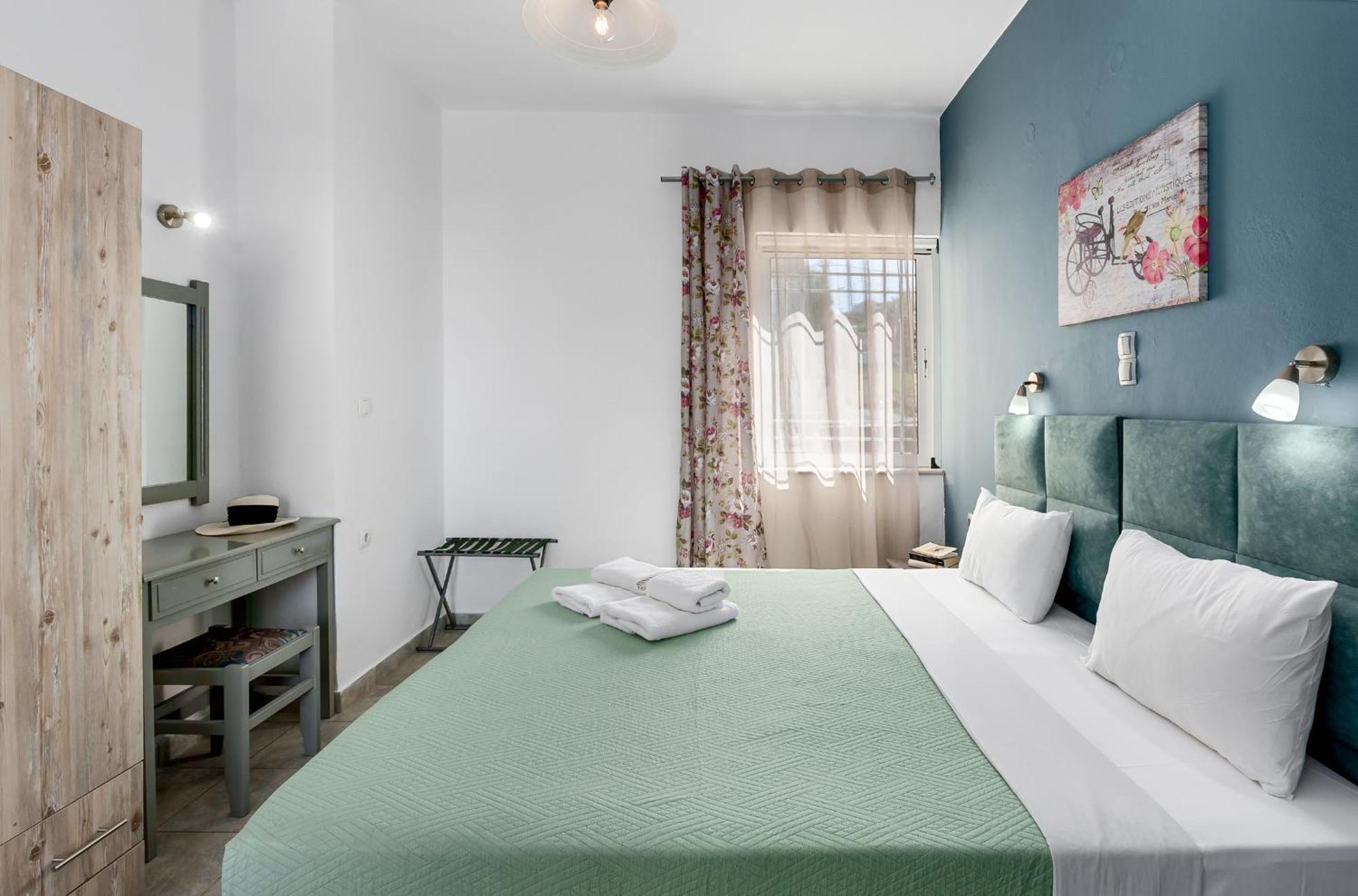 Nikos Apartments Agia Marina Dış mekan fotoğraf