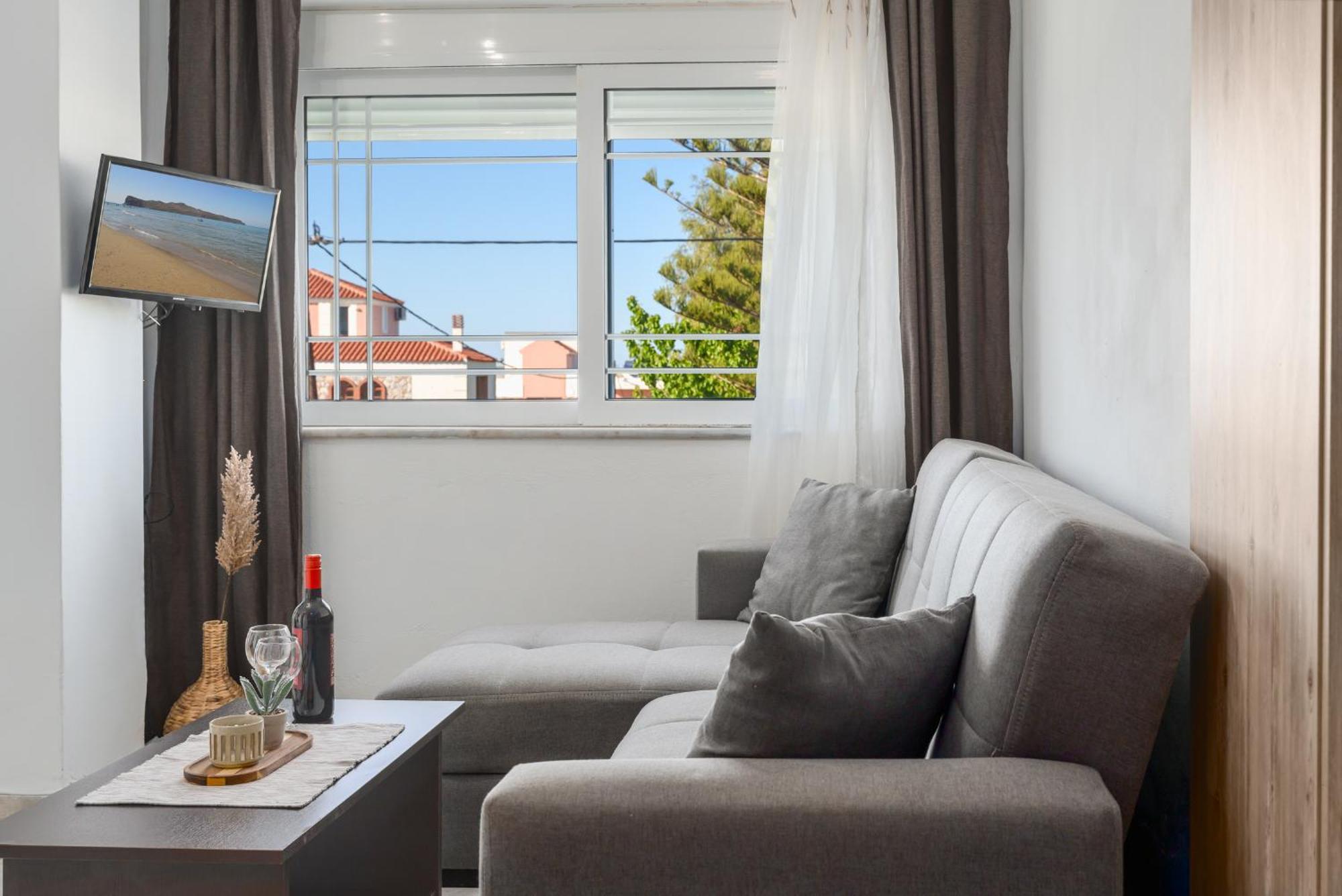 Nikos Apartments Agia Marina Dış mekan fotoğraf