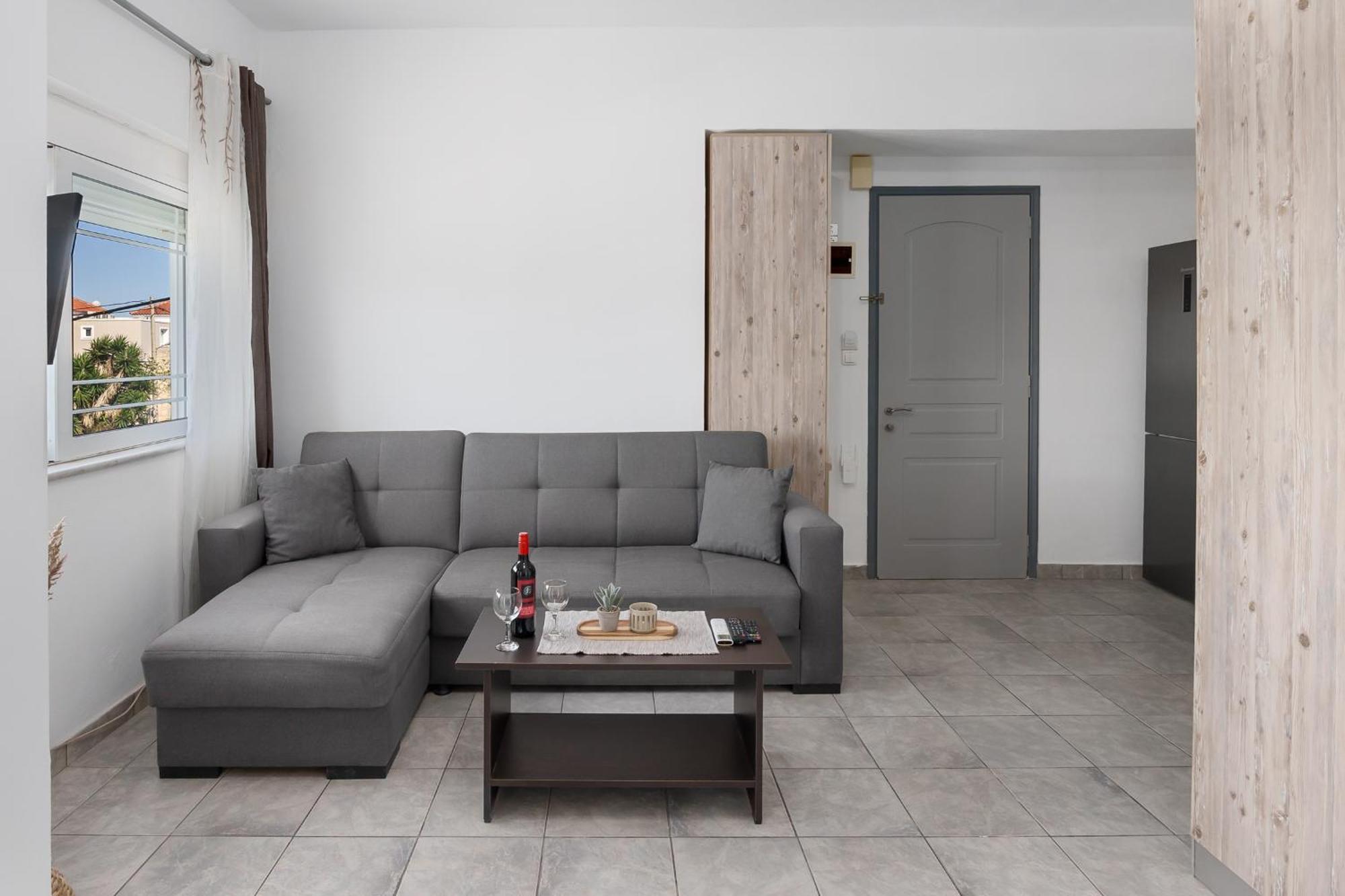 Nikos Apartments Agia Marina Dış mekan fotoğraf