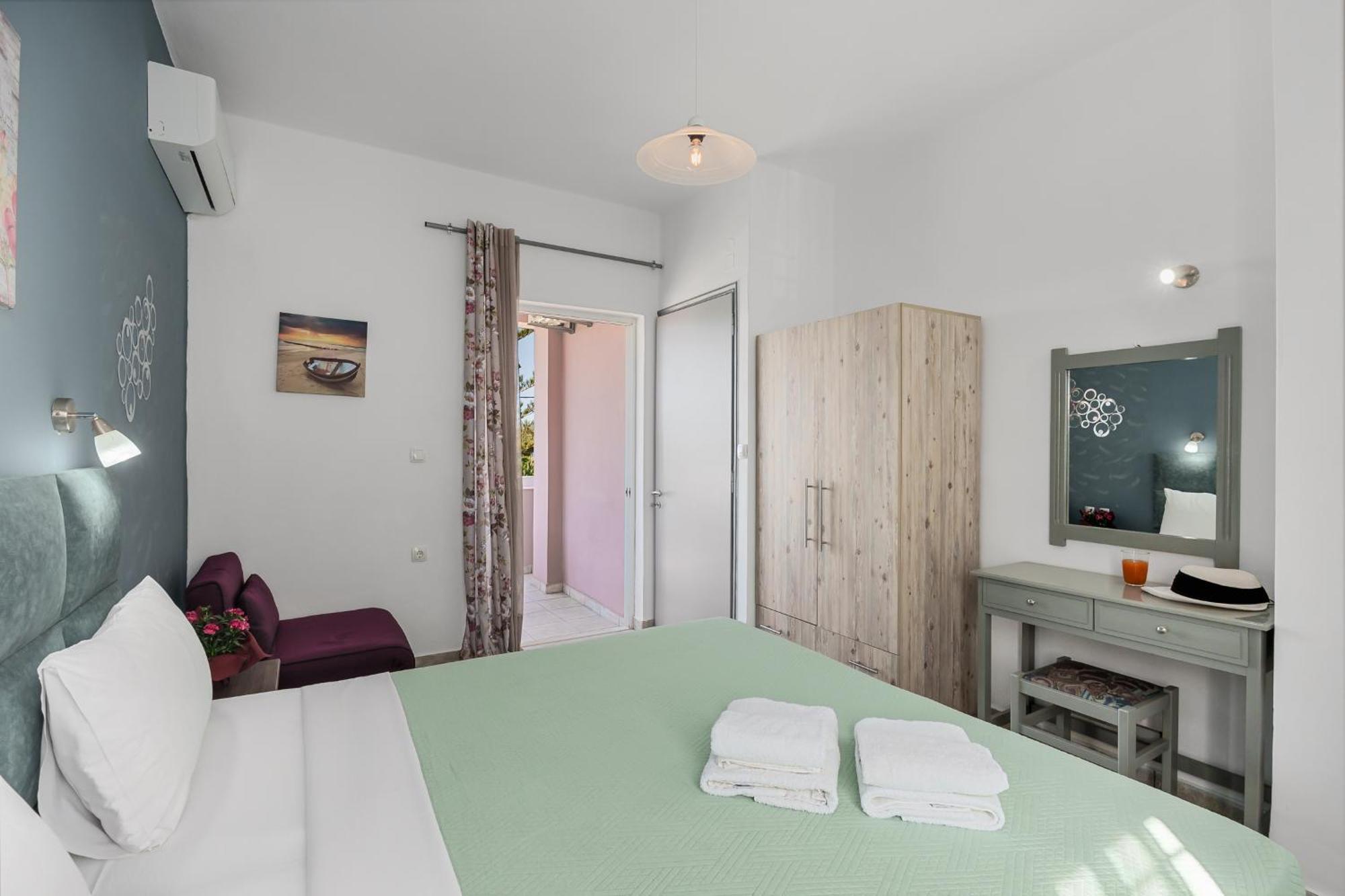 Nikos Apartments Agia Marina Dış mekan fotoğraf